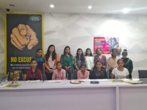 Read more about the article AAP State Joint Secretary Youth Gunjeet Ruchi Bawa and NGO AAS-EHSAAS organised a 7-Day rangoli-making workshop for underprivileged girls with an aim to open the doors of opportunities and careers in future through their creativity